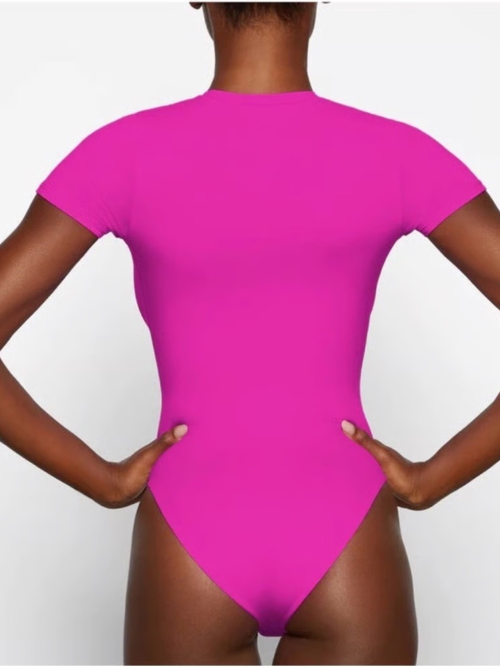 SKIMS Fits Everybody T-Shirt Bodysuit Limited Edition Fuchsia Size Medium - Picture 2 of 7
